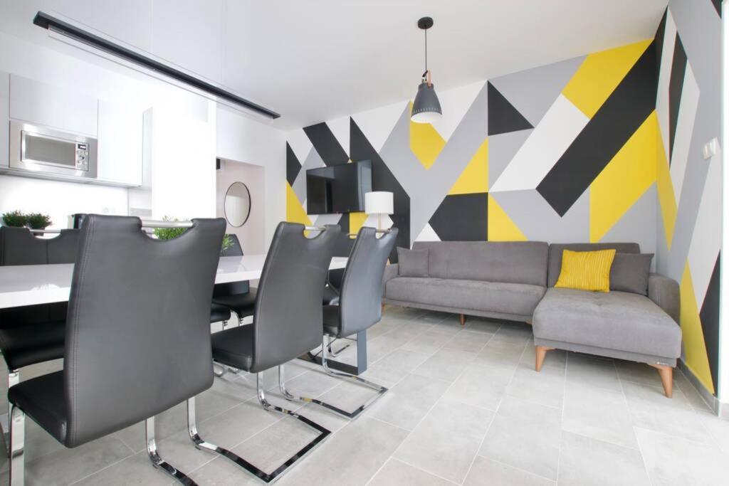 Premium Apartment By Hi5-Vaci Str. 3 Bedroom Budapest Exteriör bild