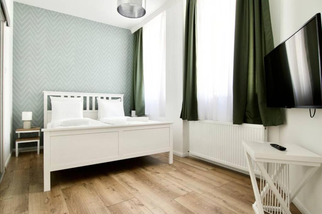 Premium Apartment By Hi5-Vaci Str. 3 Bedroom Budapest Exteriör bild