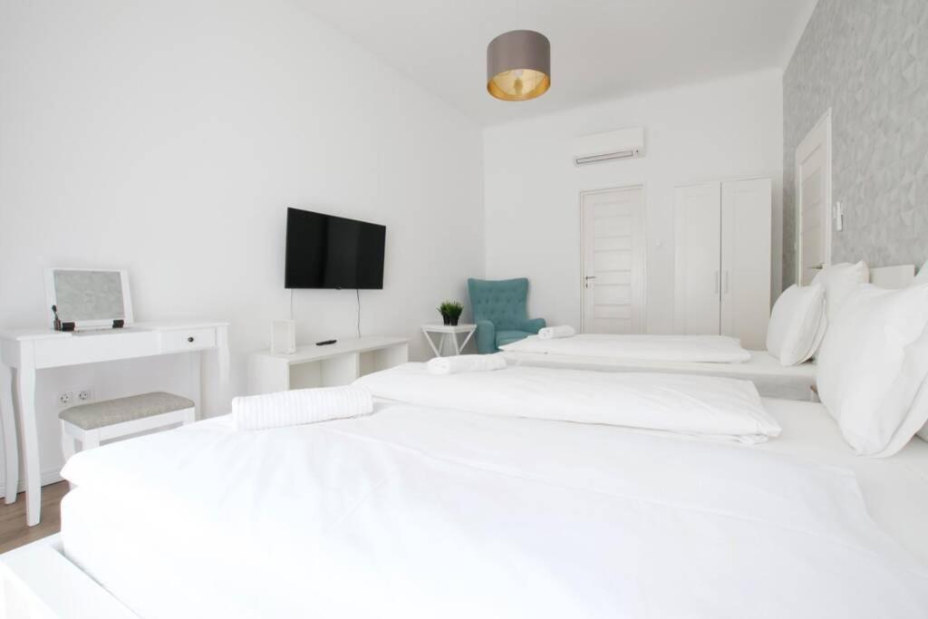 Premium Apartment By Hi5-Vaci Str. 3 Bedroom Budapest Exteriör bild