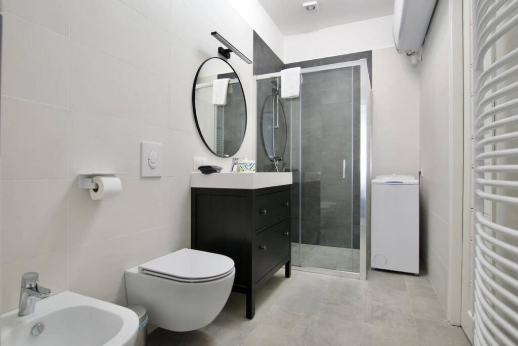 Premium Apartment By Hi5-Vaci Str. 3 Bedroom Budapest Exteriör bild