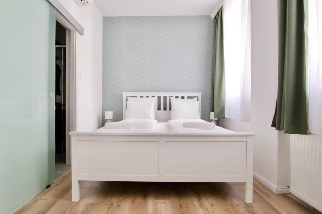 Premium Apartment By Hi5-Vaci Str. 3 Bedroom Budapest Exteriör bild