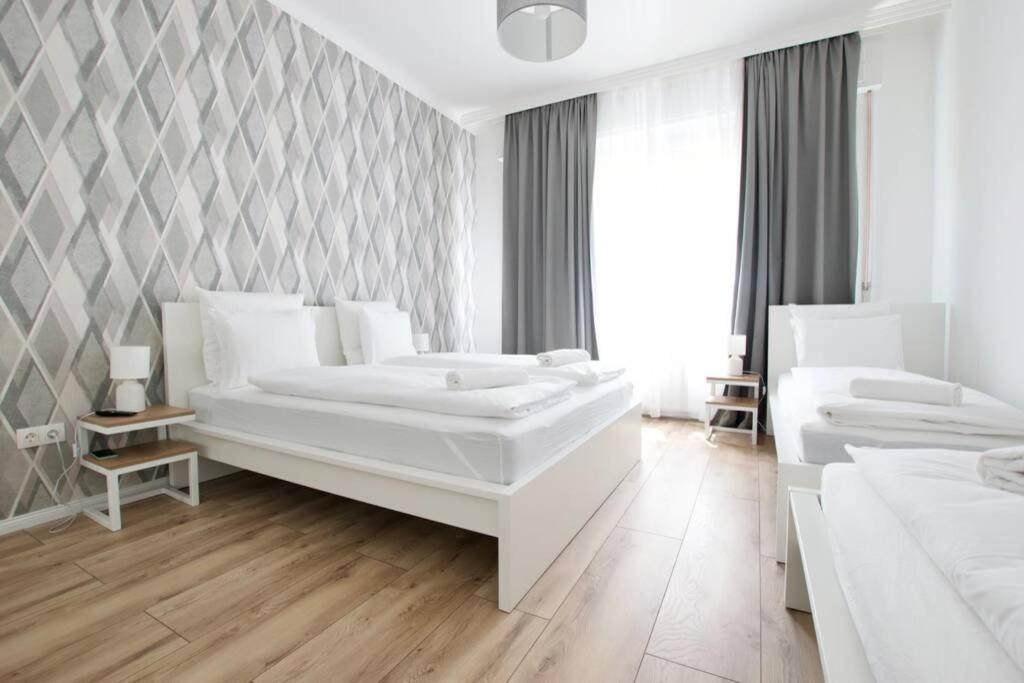 Premium Apartment By Hi5-Vaci Str. 3 Bedroom Budapest Exteriör bild