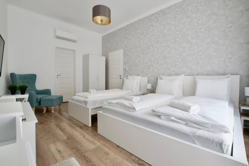 Premium Apartment By Hi5-Vaci Str. 3 Bedroom Budapest Exteriör bild