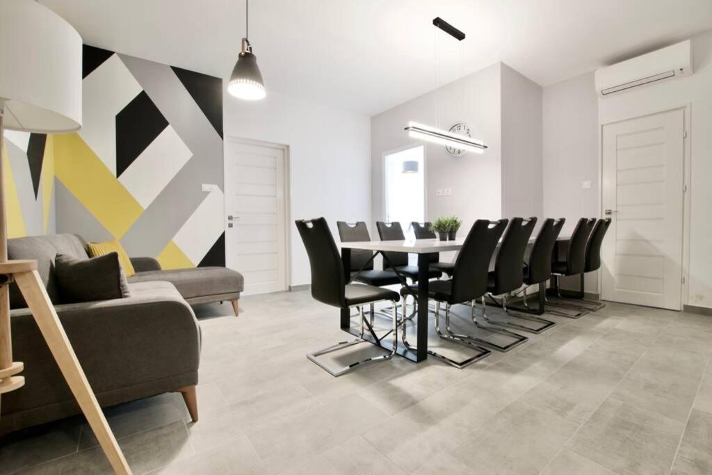 Premium Apartment By Hi5-Vaci Str. 3 Bedroom Budapest Exteriör bild