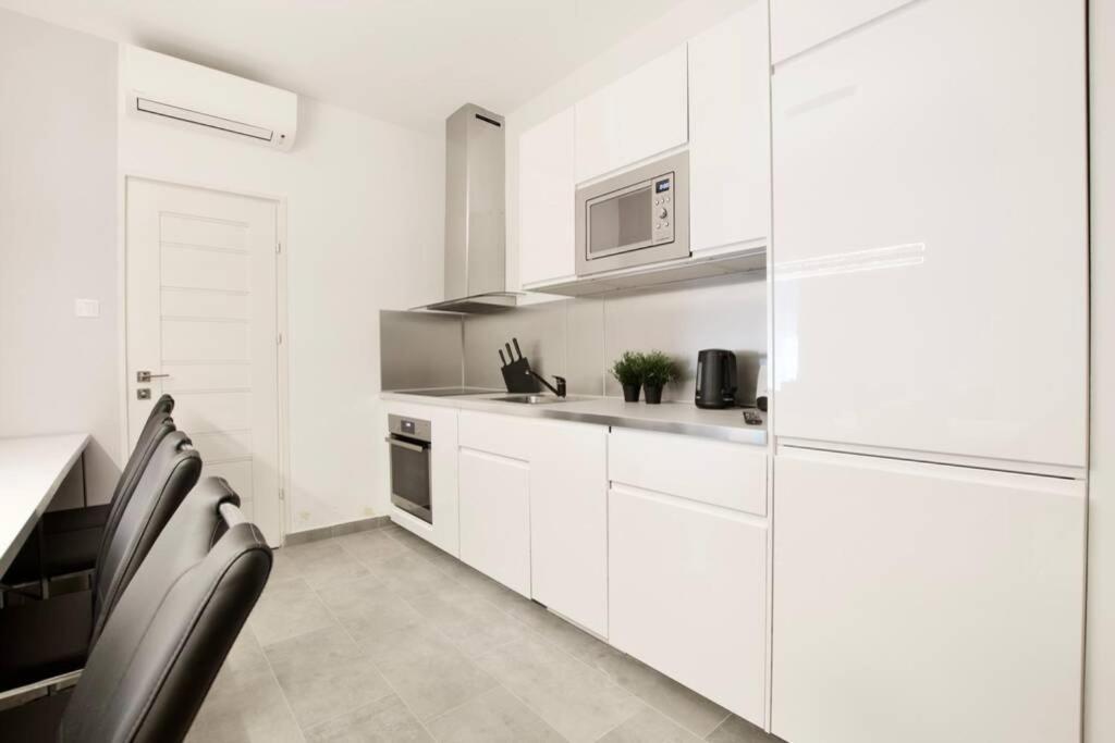 Premium Apartment By Hi5-Vaci Str. 3 Bedroom Budapest Exteriör bild